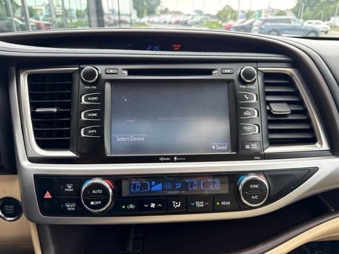 Used 2014 Toyota Highlander XLE AWD/4WD image 15