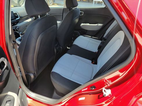 Used 2025 Hyundai Venue SEL FWD image 11