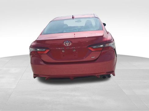 Used 2021 Toyota Camry SE FWD image 5