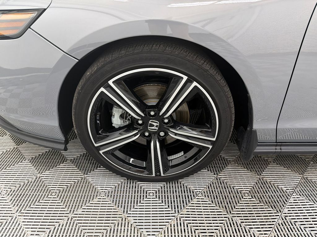 Used 2025 Honda Accord Sport image 12
