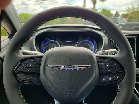 New 2026 Chrysler Pacifica Select image 17