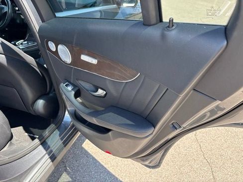 Used 2019 Mercedes-Benz GLC 300 4MATIC image 14