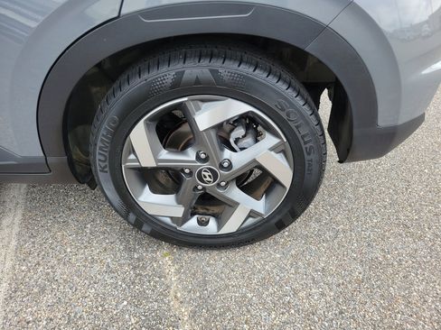 Used 2023 Hyundai Venue SEL image 8