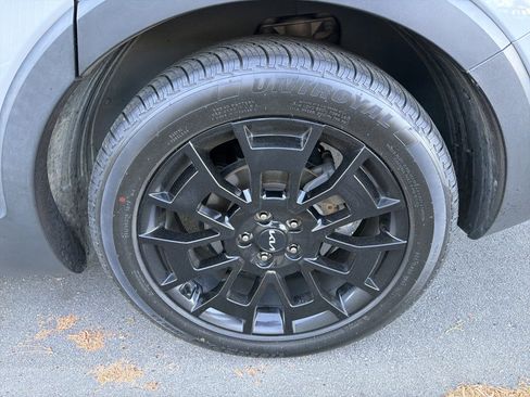 Used 2022 Kia Telluride EX w/ EX Premium Package image 10