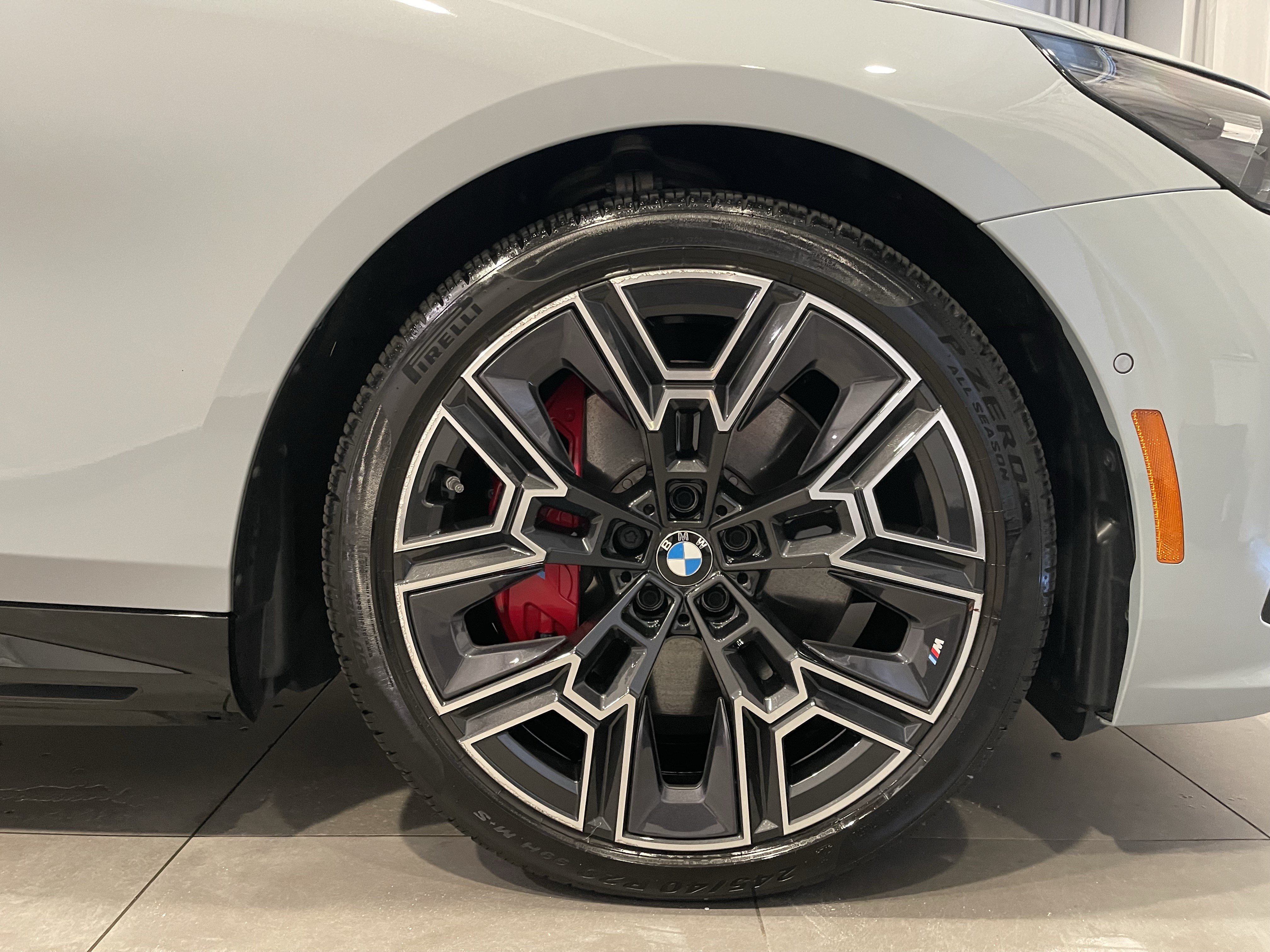 Used 2026 BMW 550e xDrive w/ Executive Package AWD/4WD image 10