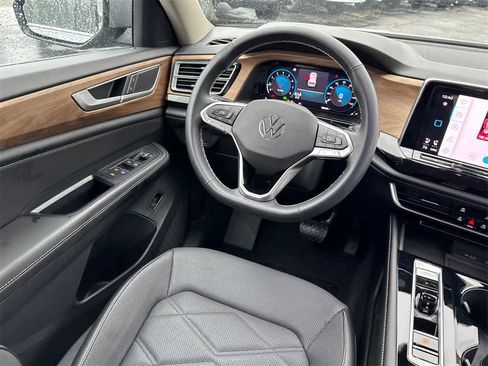 Used 2024 Volkswagen Atlas SE image 22