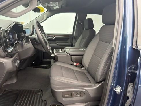 Used 2023 Chevrolet Silverado 1500 LT AWD/4WD image 17