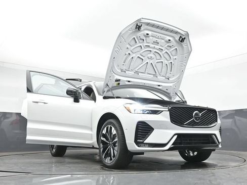 New 2026 Volvo XC60 B5 Plus w/ Protection Package Premier AWD/4WD image 54