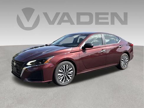 Used 2024 Nissan Altima 2.5 SV FWD image 1
