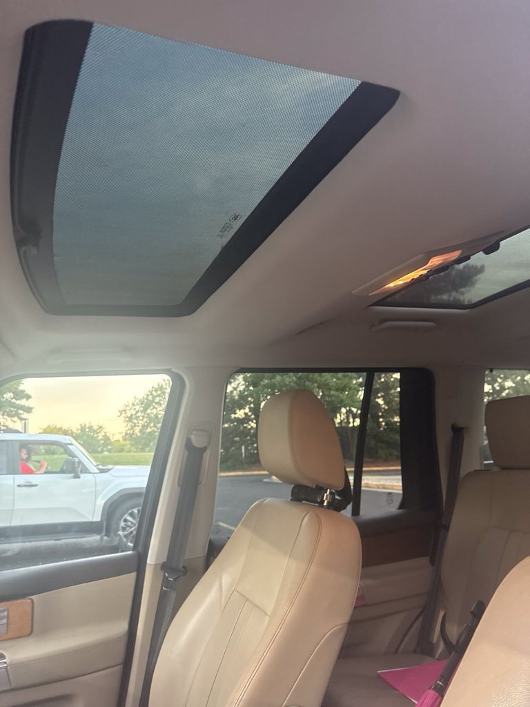 Used 2016 Land Rover LR4 HSE AWD/4WD image 9