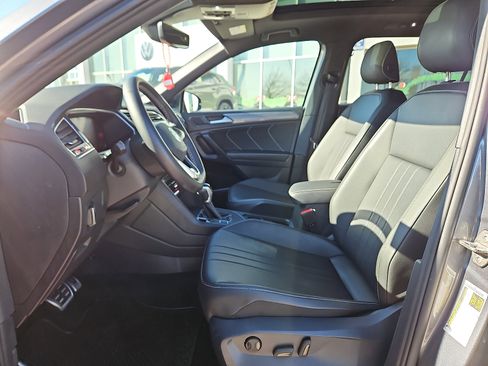 Certified 2023 Volkswagen Tiguan SE R-Line image 10