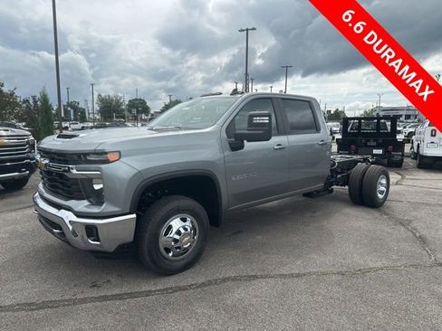 New 2026 Chevrolet Silverado 3500 LT w/ Convenience Package AWD/4WD image 7