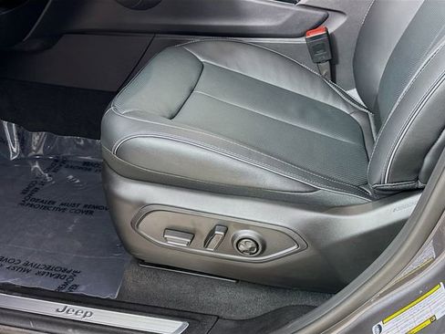 New 2025 Jeep Grand Cherokee Overland image 19