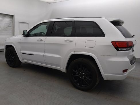Used 2020 Jeep Grand Cherokee Altitude RWD image 3