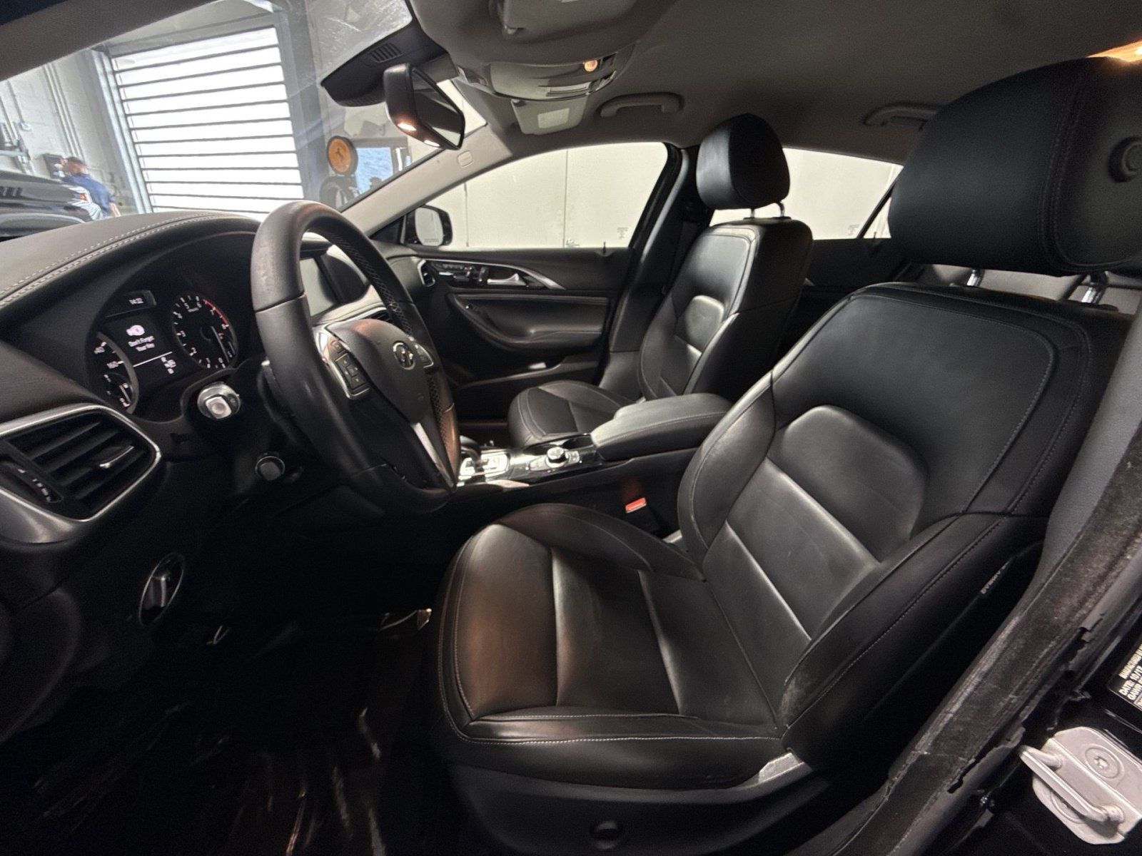 Used 2018 INFINITI QX30 FWD image 14