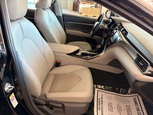Used 2019 Toyota Camry SE image 18