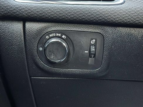 Used 2019 Chevrolet Cruze LT image 30