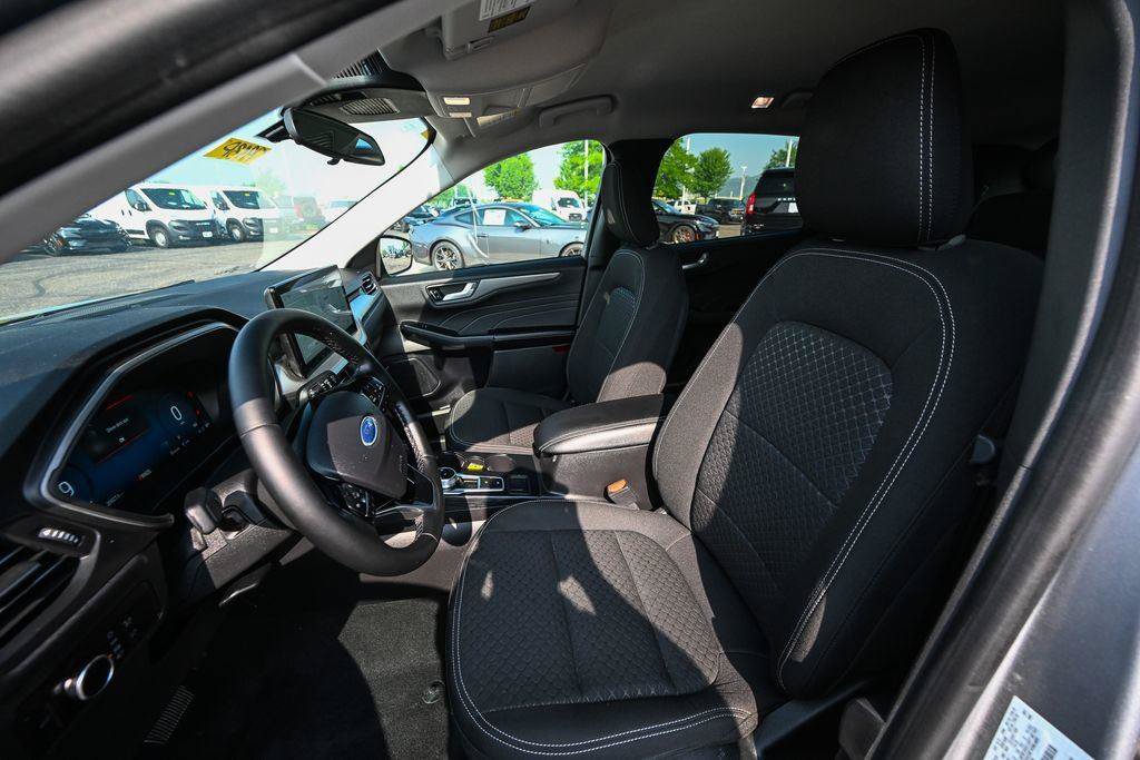 Certified 2023 Ford Escape Active w/ Tech Pack #2 AWD/4WD image 3