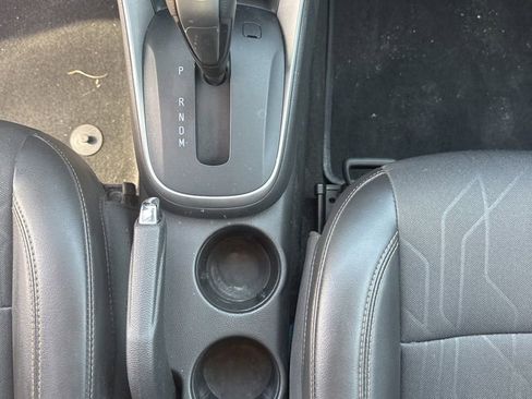 Used 2022 Chevrolet Trax LT w/ Midnight Edition image 34