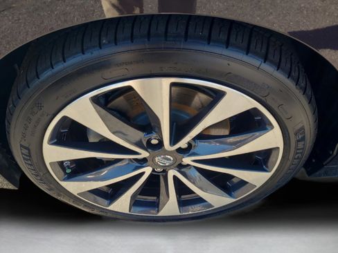 Used 2016 Nissan Maxima SR w/ Interior Lighting Package image 10