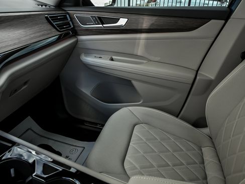 Used 2025 Volkswagen Atlas SEL Premium R-Line image 45