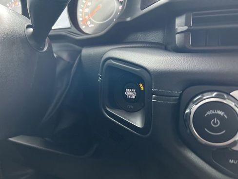 Used 2025 Jeep Gladiator Rubicon image 25