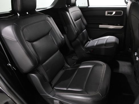 Certified 2021 Ford Explorer XLT w/ Equipment Group 202A image 18