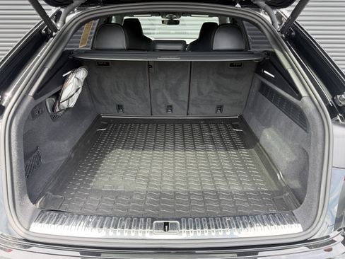 Used 2022 Audi SQ8 Prestige AWD/4WD image 12
