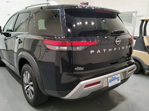 Used 2025 Nissan Pathfinder SL AWD/4WD image 8
