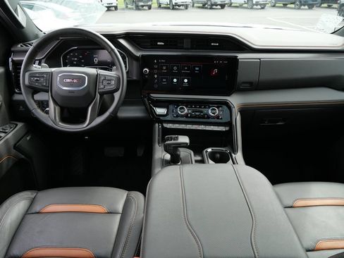 Used 2025 GMC Sierra 1500 AT4 w/ Technology Package AWD/4WD image 27