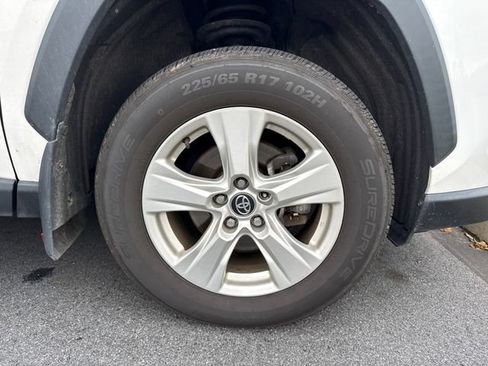 Used 2020 Toyota RAV4 XLE w/ Convenience Package AWD/4WD image 9
