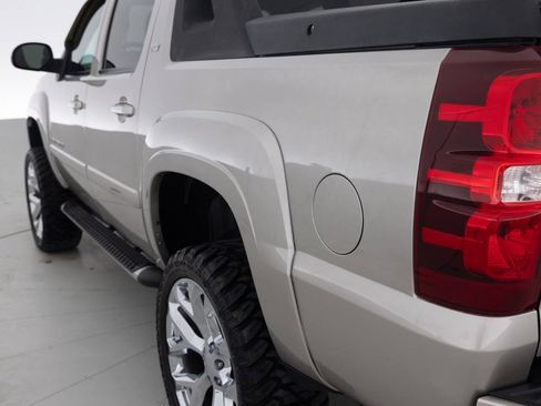 Used 2007 Chevrolet Avalanche LT w/ LT Preferred Equipment Group AWD/4WD image 13
