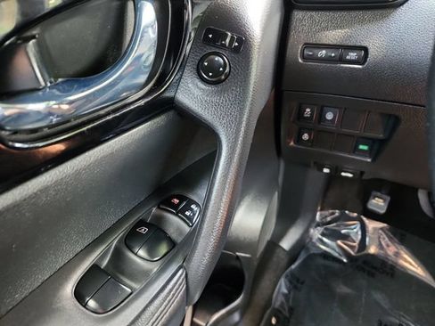 Used 2018 Nissan Rogue Sport SL w/ SL Premium Package FWD image 36