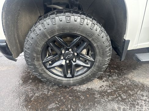 Used 2020 Chevrolet Silverado 1500 LT Trail Boss image 11