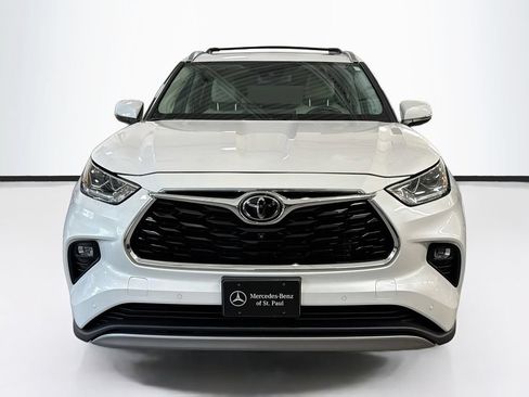 Used 2023 Toyota Highlander Platinum AWD/4WD image 2