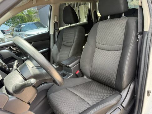Used 2017 Nissan Rogue S w/ S Appearance Package FWD image 12