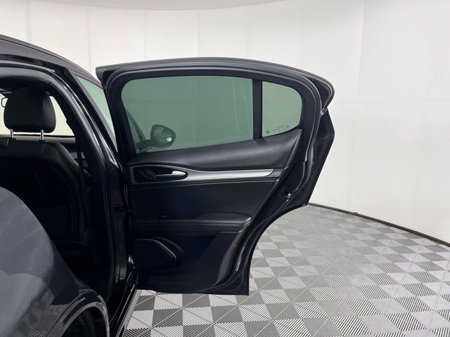 Used 2023 Alfa Romeo Stelvio Veloce AWD/4WD image 46