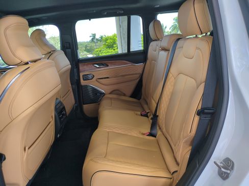 New 2025 Jeep Grand Cherokee Summit image 15