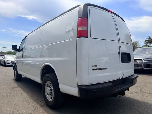 Used 2011 Chevrolet Express 2500 RWD image 4