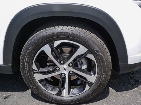 Used 2026 Chevrolet Trax RS w/ Sunroof Package FWD image 9