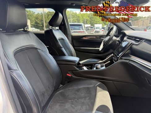 Used 2022 Jeep Grand Cherokee L Laredo AWD/4WD image 14
