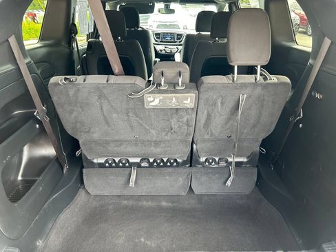 Used 2020 Chrysler Pacifica Touring w/ S Appearance Package FWD image 15