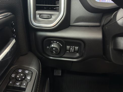 New 2025 RAM 2500 Laramie AWD/4WD image 22