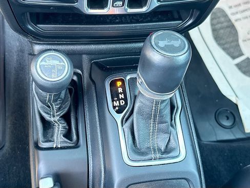 Used 2022 Jeep Wrangler Unlimited Sahara w/ Cold Weather Group AWD/4WD image 18