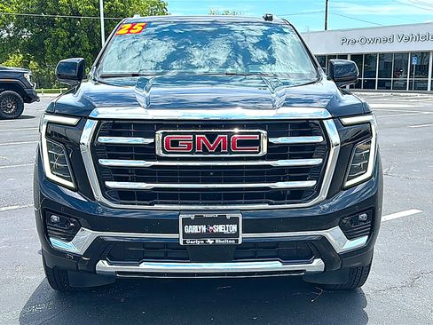 Used 2025 GMC Yukon Elevation AWD/4WD image 11