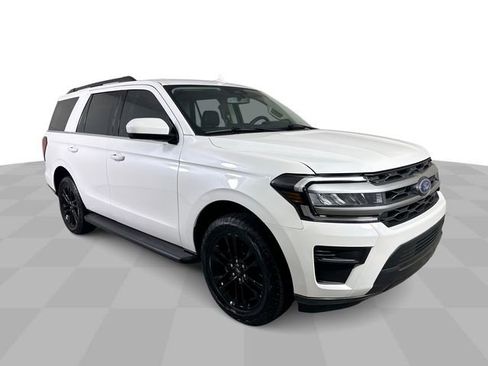 Used 2024 Ford Expedition XLT AWD/4WD image 2