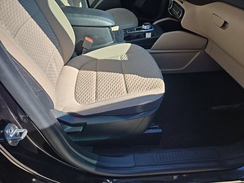 Used 2022 Ford Escape SE w/ Convenience Package FWD image 65