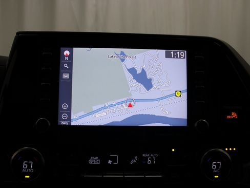 Used 2021 Toyota Highlander XLE image 44