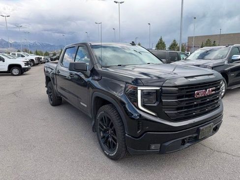 Used 2022 GMC Sierra 1500 Elevation w/ X31 Off-Road Package AWD/4WD image 8