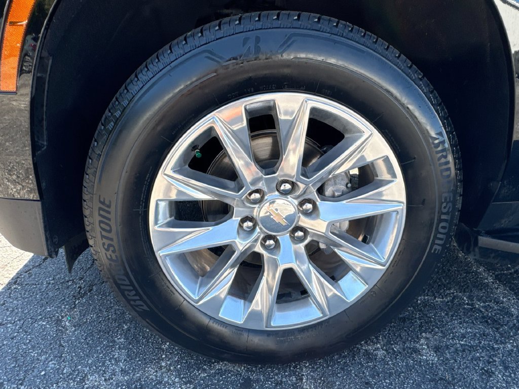Used 2025 Chevrolet Suburban Premier w/ LPO, Illumination Package RWD image 12